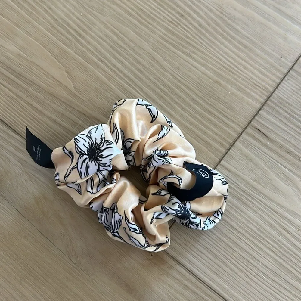 Rag & Bone Addison Wide Scrunchie. Yellow & black. NWOT, yellow, black, white